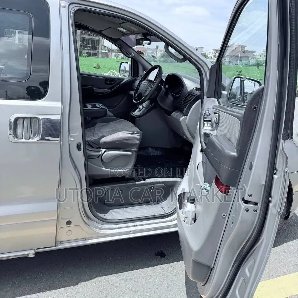 Hyundai Starex 2011 Silver