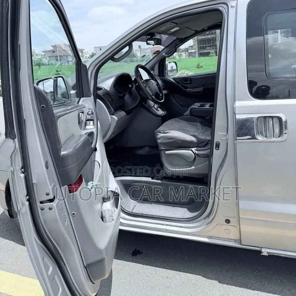 Hyundai Starex 2011 Silver