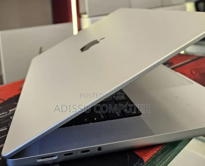 New Laptop Apple MacBook Pro 2021 M1 16GB Apple M1 Pro SSD 512GB
