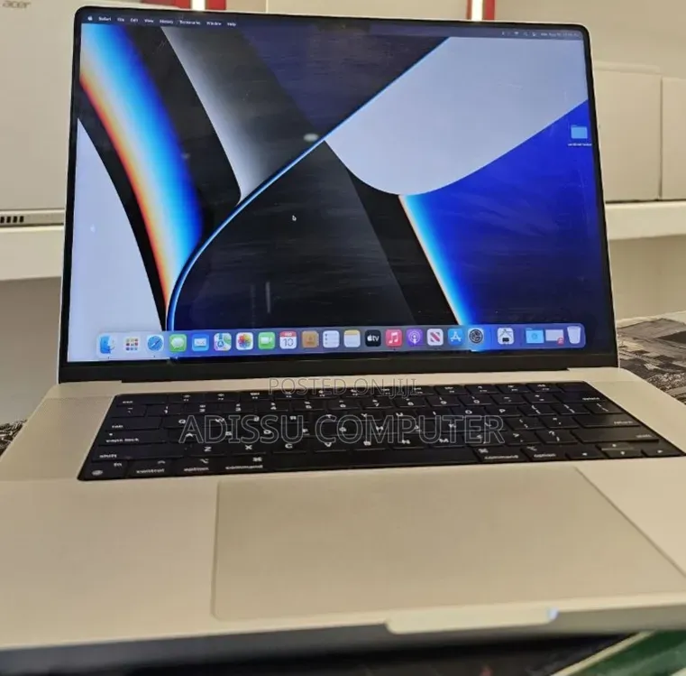 New Laptop Apple MacBook Pro 2021 M1 16GB Apple M1 Pro SSD 512GB