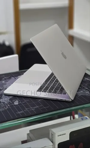 New Laptop Apple MacBook Pro 2017 16GB Intel Core i7 SSD 512GB