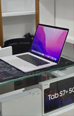 New Laptop Apple MacBook Pro 2017 16GB Intel Core i7 SSD 512GB