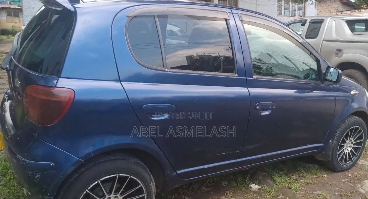 Toyota Vitz 2004 Blue