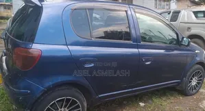 Toyota Vitz 2004 Blue
