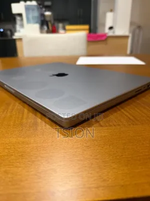Laptop Apple MacBook Pro 2021 M1 Max 64GB Apple M1 Max SSD 1T