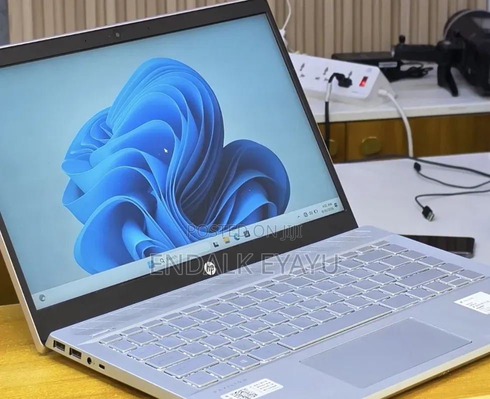 New Laptop HP Pavilion 14 8GB Intel Core i5 SSD 512GB