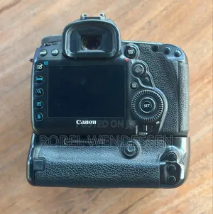 Canon 5D Mark IV Body With Battery Grip