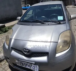 Toyota Yaris 2010 Silver