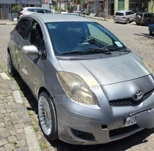 Toyota Yaris 2010 Silver