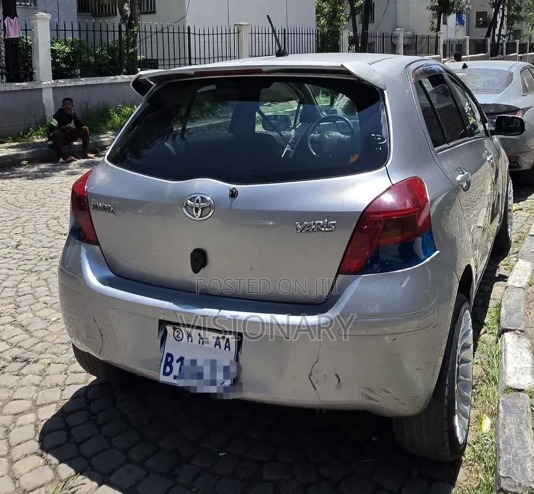 Toyota Yaris 2010 Silver