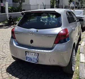Toyota Yaris 2010 Silver