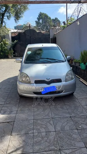 Toyota Vitz 2001 Silver