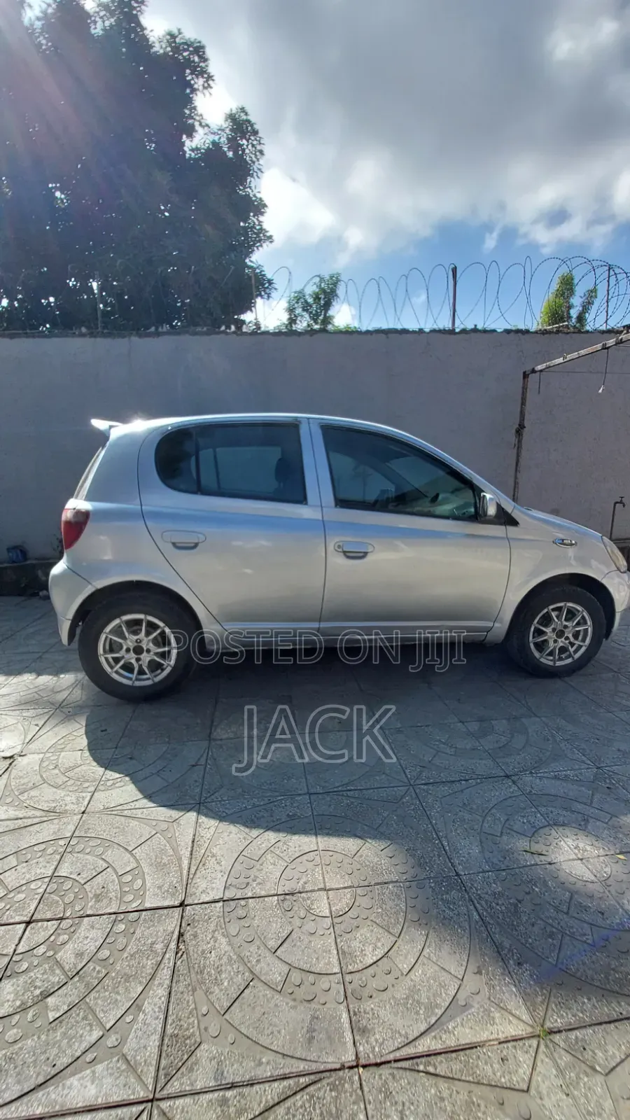 Toyota Vitz 2001 Silver