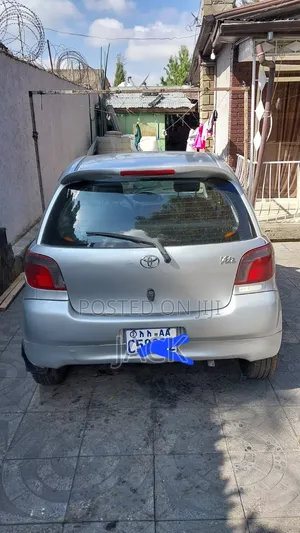 Toyota Vitz 2001 Silver