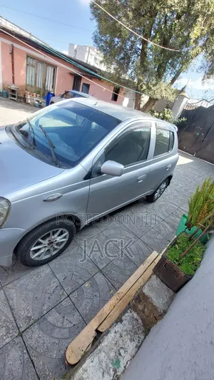 Toyota Vitz 2001 Silver