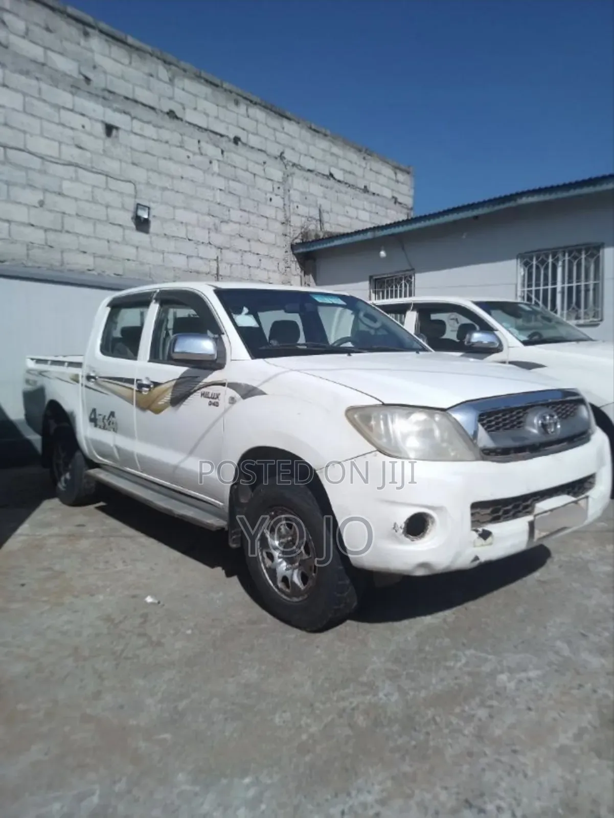 Toyota Hilux 2.5 D-4D 4X4 SRX 2009 White