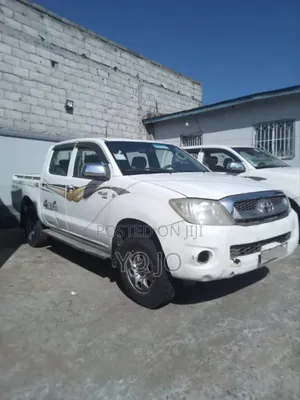 Toyota Hilux 2.5 D-4D 4X4 SRX 2009 White