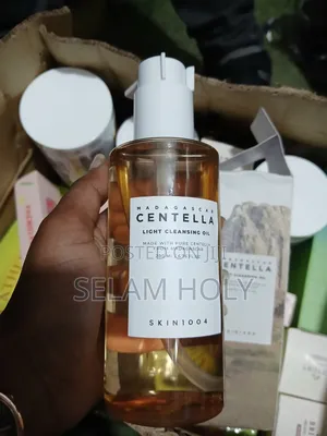Skin1004 Madagascar Centella Light Cleansing Oil
