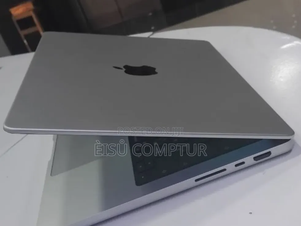 New Laptop Apple MacBook Pro 2024 M4 16GB Apple M4 Pro SSD 512GB