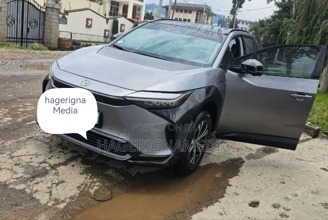 Toyota bZ4X 2023 Gray