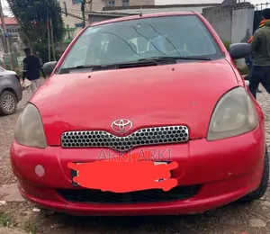 Toyota Vitz 2001 Red