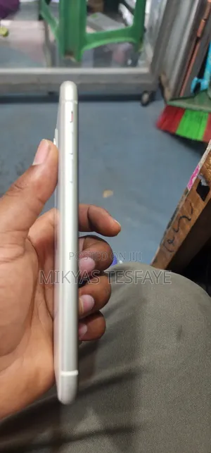 EL 6C 8 GB White