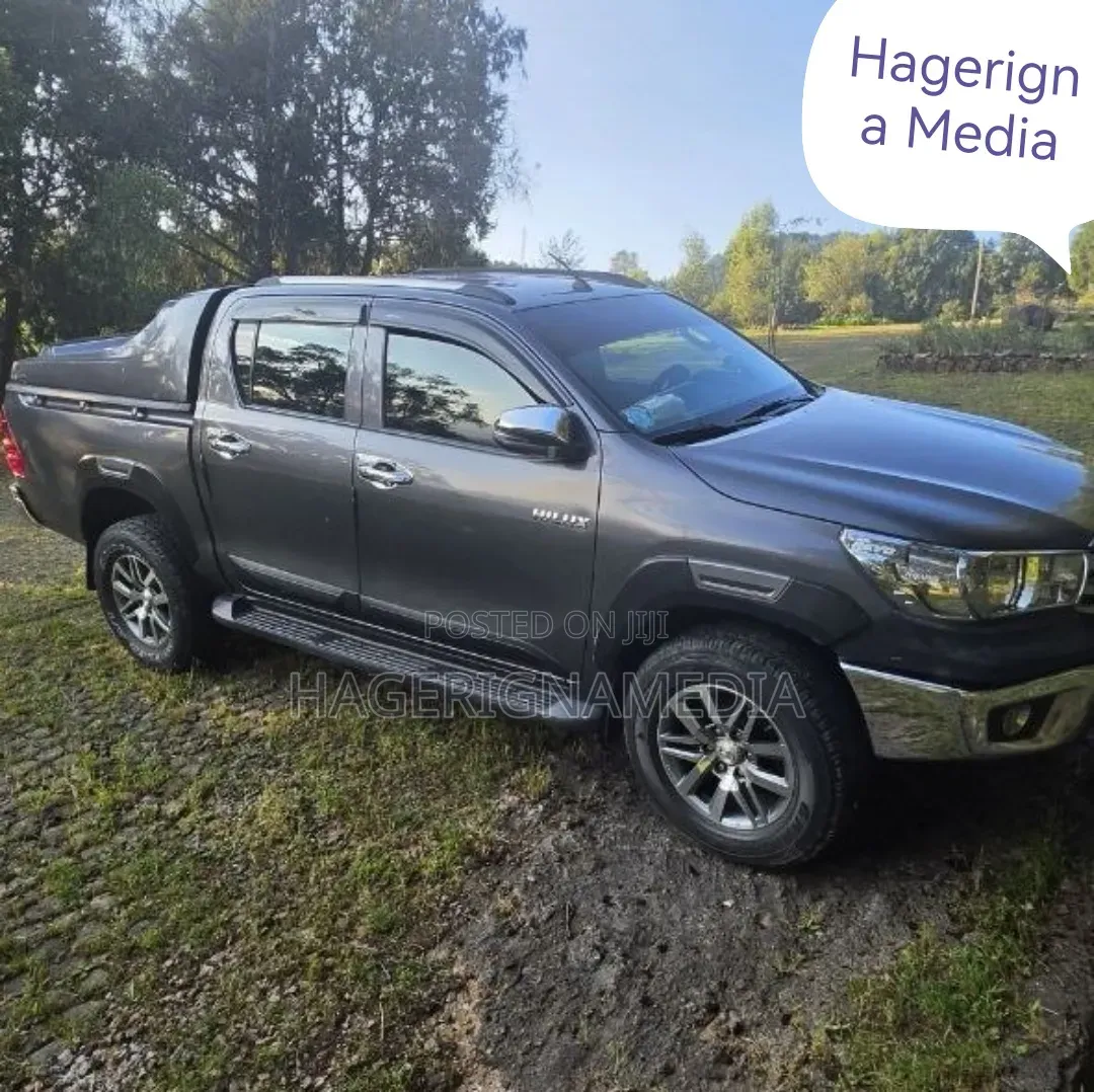 Toyota Hilux 2018 Gray
