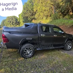 Toyota Hilux 2018 Gray