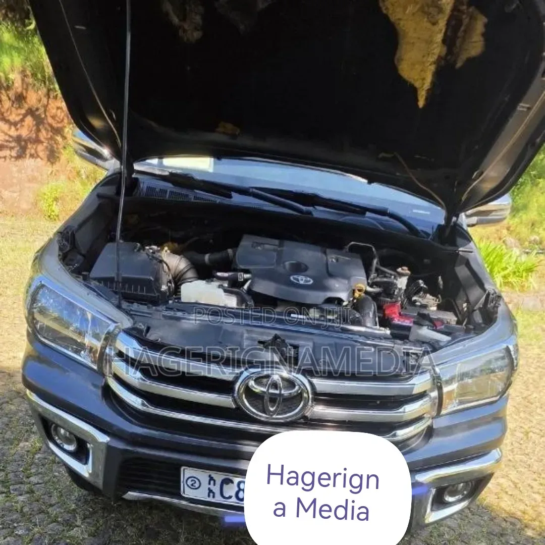 Toyota Hilux 2018 Gray