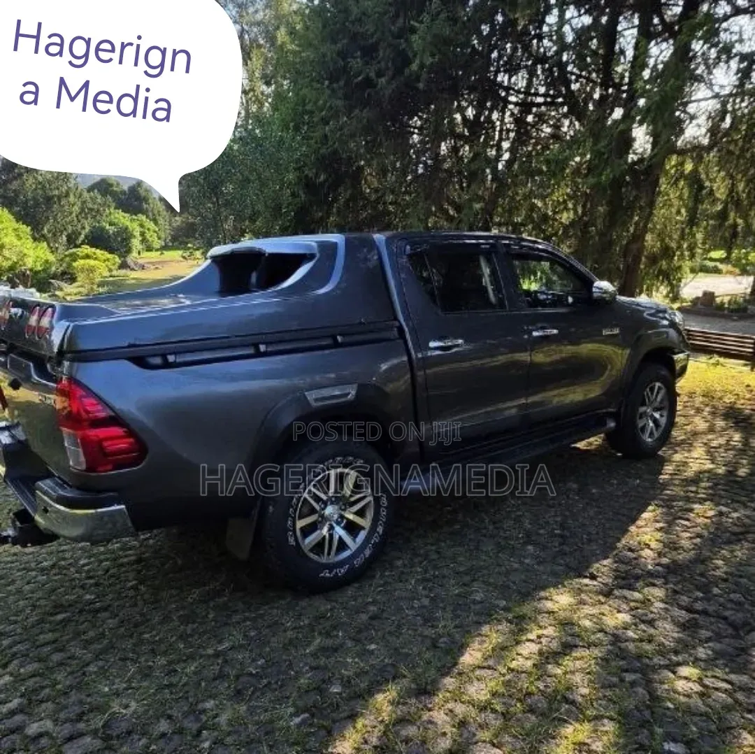 Toyota Hilux 2018 Gray