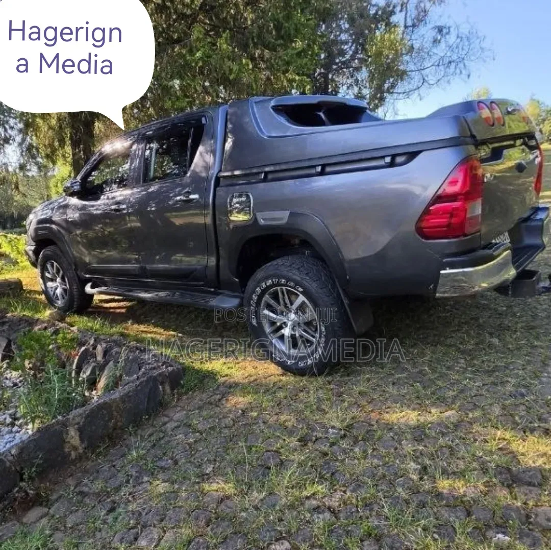 Toyota Hilux 2018 Gray