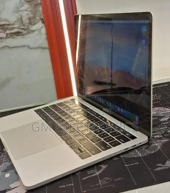 New Laptop Apple MacBook Pro 2016 8GB Intel Core i5 SSD 256GB