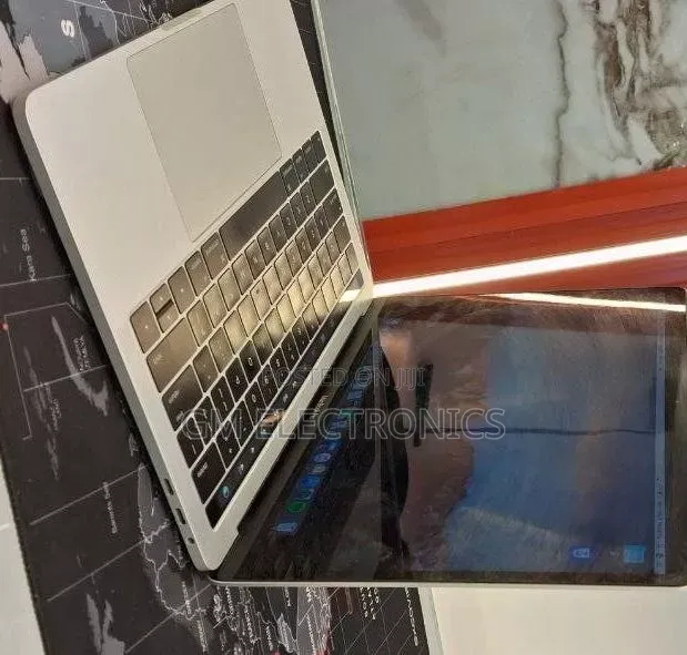 New Laptop Apple MacBook Pro 2016 8GB Intel Core i5 SSD 256GB