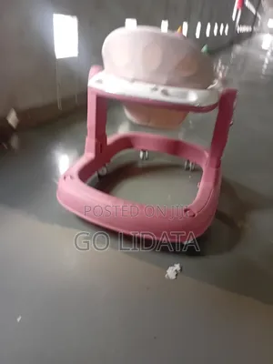 ለስላሳ መቀመጫ ያለው የሕፃን ጋሪ | Cushioned Baby Activity Walker