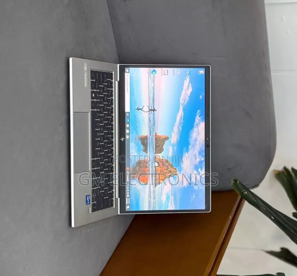 New Laptop HP EliteBook 830 G8 16GB Intel Core i7 SSD 512GB
