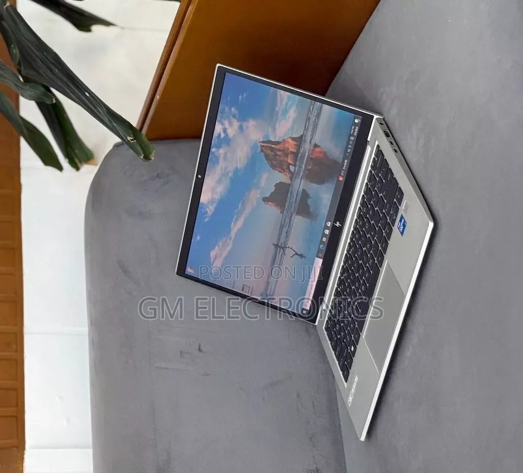 New Laptop HP EliteBook 830 G8 16GB Intel Core i7 SSD 512GB