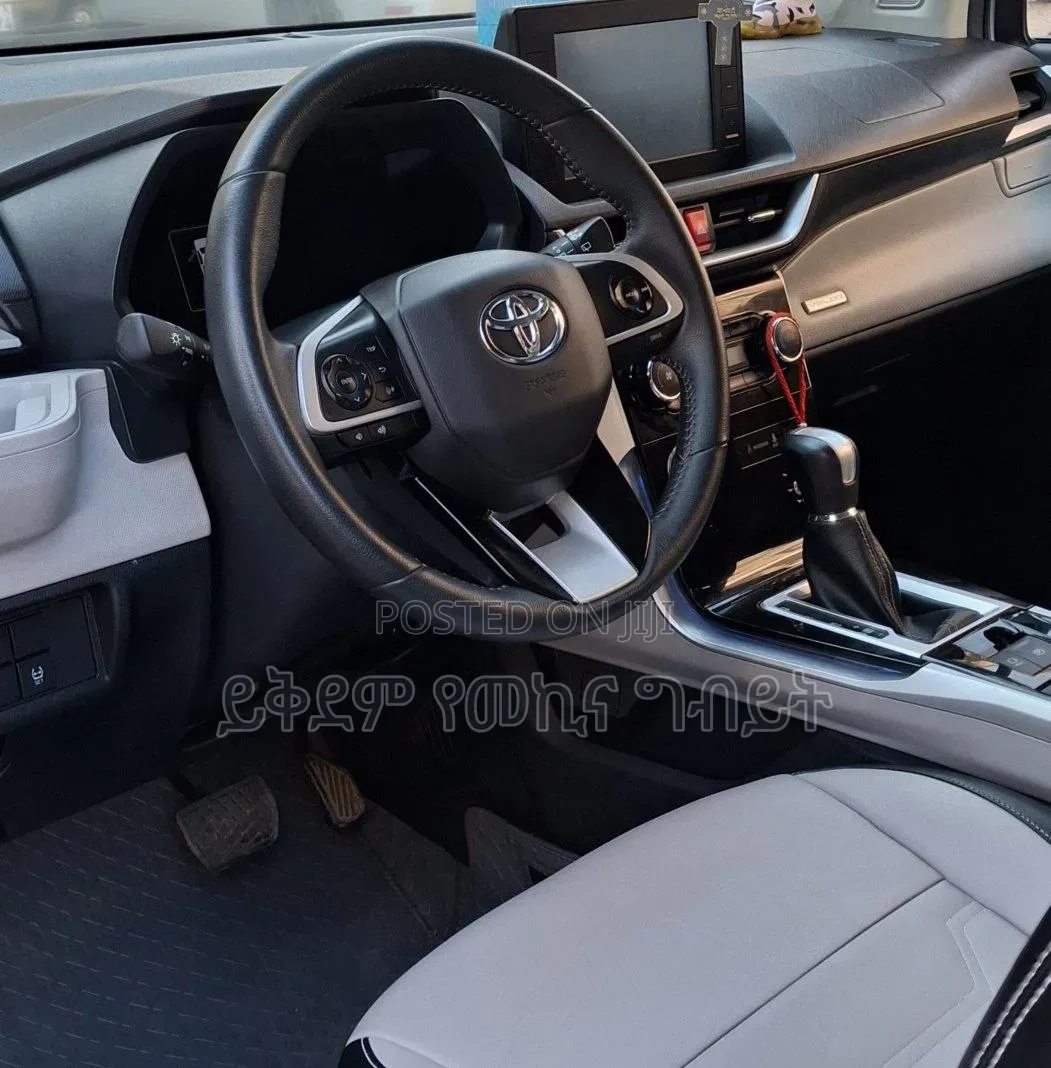 Toyota Veloz 1.5 CVT FWD 2023 Silver