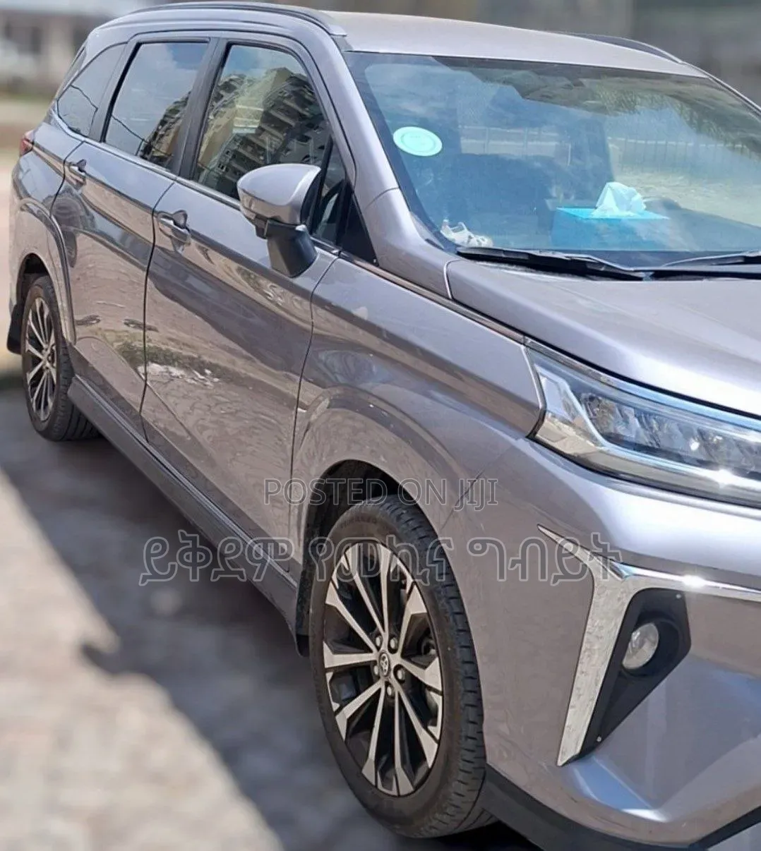 Toyota Veloz 1.5 CVT FWD 2023 Silver