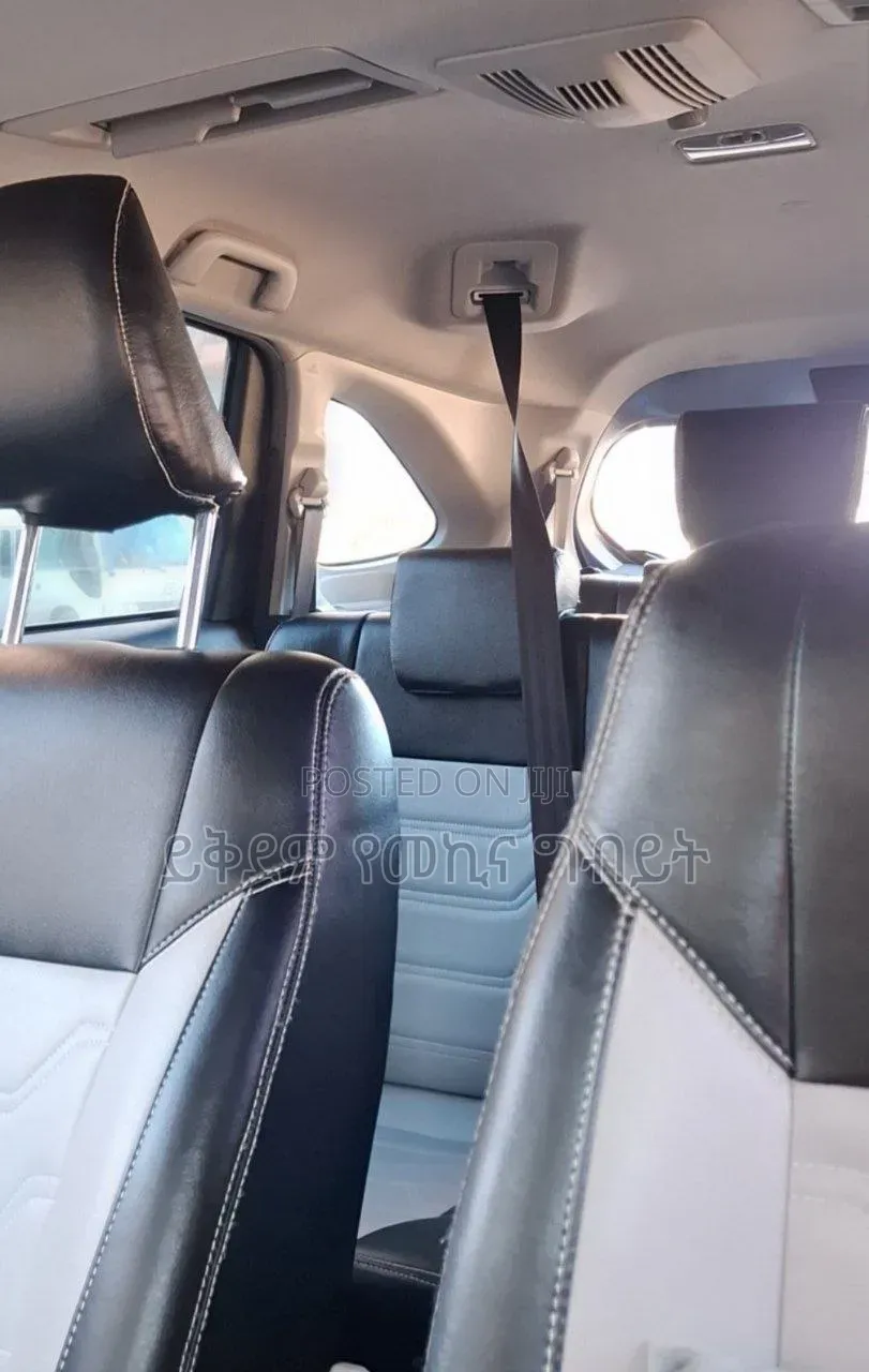 Toyota Veloz 1.5 CVT FWD 2023 Silver