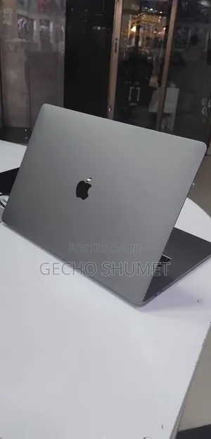 New Laptop Apple MacBook Pro 2017 16GB Intel Core i7 SSD 512GB