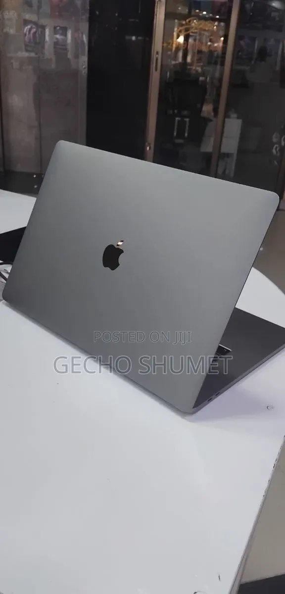 New Laptop Apple MacBook Pro 2017 16GB Intel Core i7 SSD 512GB