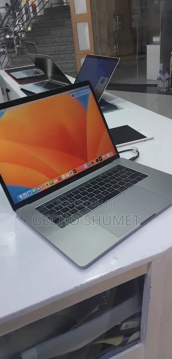 New Laptop Apple MacBook Pro 2017 16GB Intel Core i7 SSD 512GB