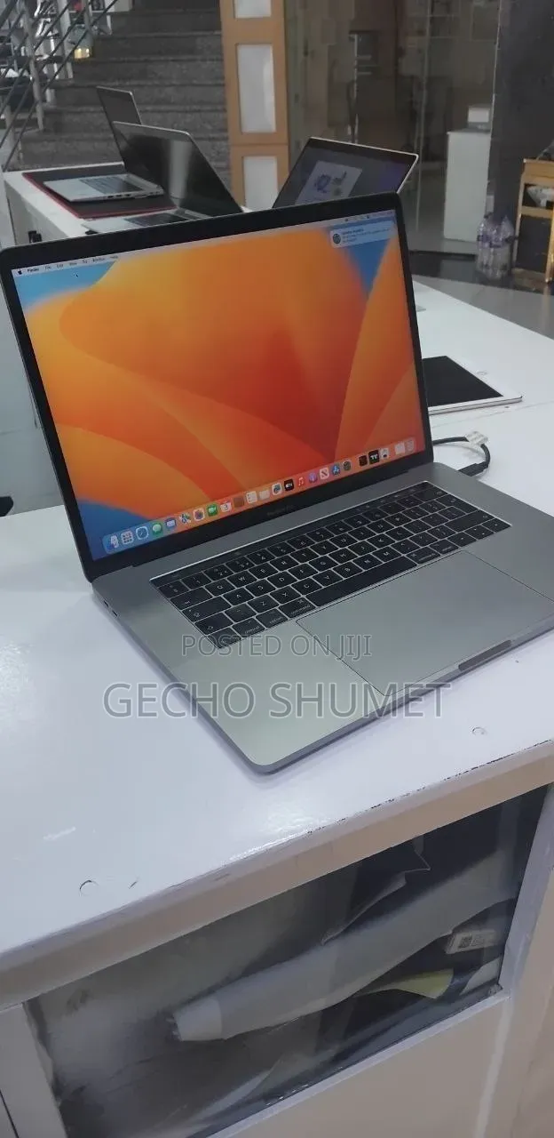 New Laptop Apple MacBook Pro 2017 16GB Intel Core i7 SSD 512GB