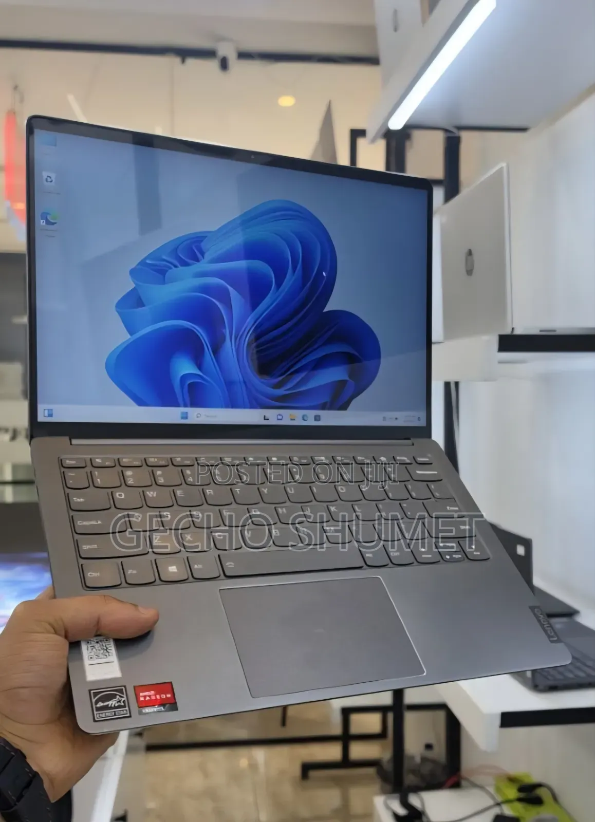 New Laptop Lenovo 16GB AMD Ryzen 7 SSD 512GB
