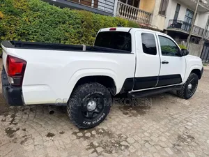 Toyota Tacoma 2020 White