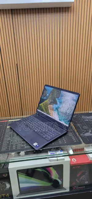 New Laptop Dell Alienware Aurora 16 16GB Intel Xeon SSD 1T