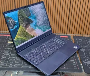 New Laptop Dell Alienware Aurora 16 16GB Intel Xeon SSD 1T