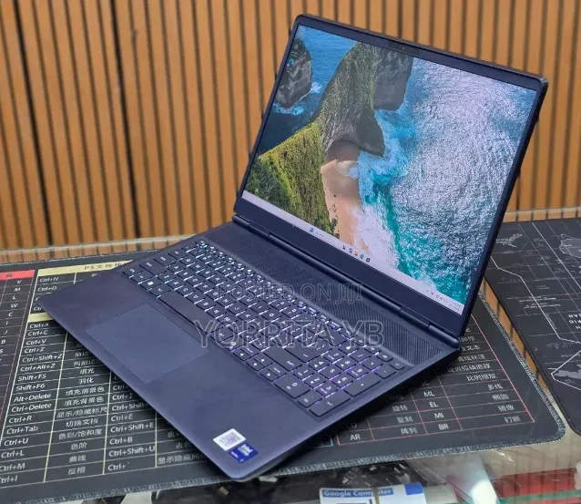 New Laptop Dell Alienware Aurora 16 16GB Intel Xeon SSD 1T