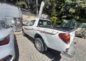 Mitsubishi L200 2008 White