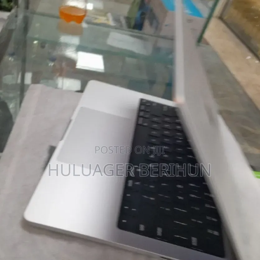 Laptop Apple MacBook Pro 2024 M4 24GB Apple M4 Pro SSD 512GB